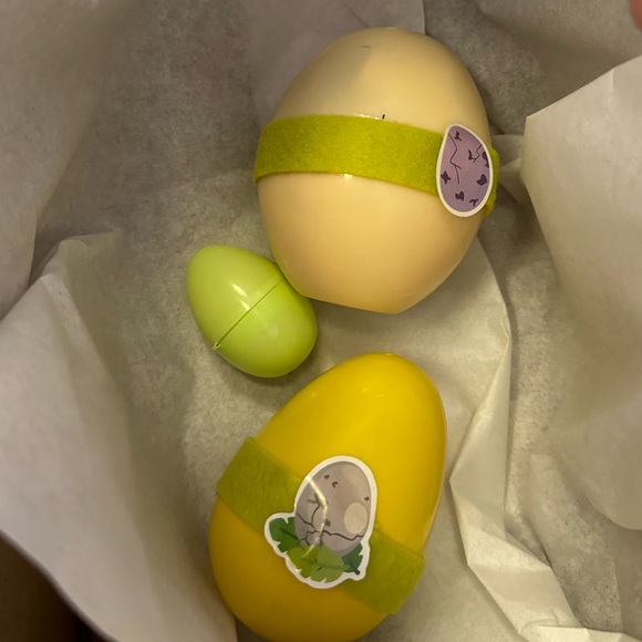 5 plastic eggs filled with MINI random toys, and vintage Mello Smello sticker - Picture 9 of 11